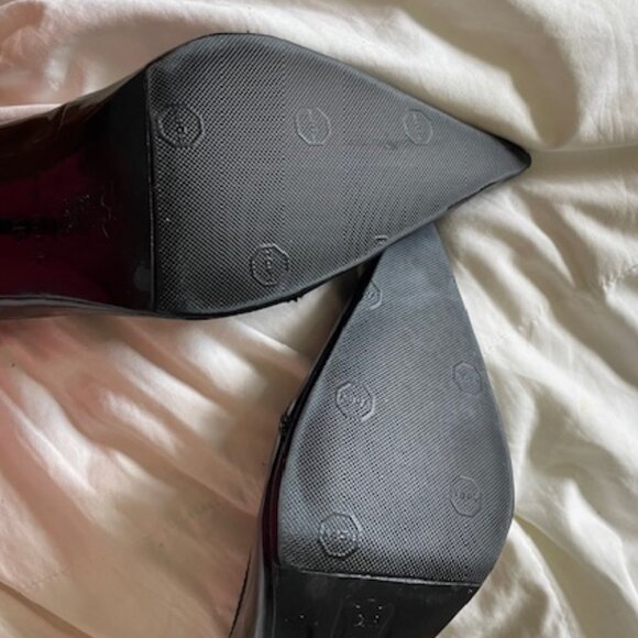 Charles David, Unique Pointed Toe Stiletto/Pump, Black, size 6 - Picture 2 of 6